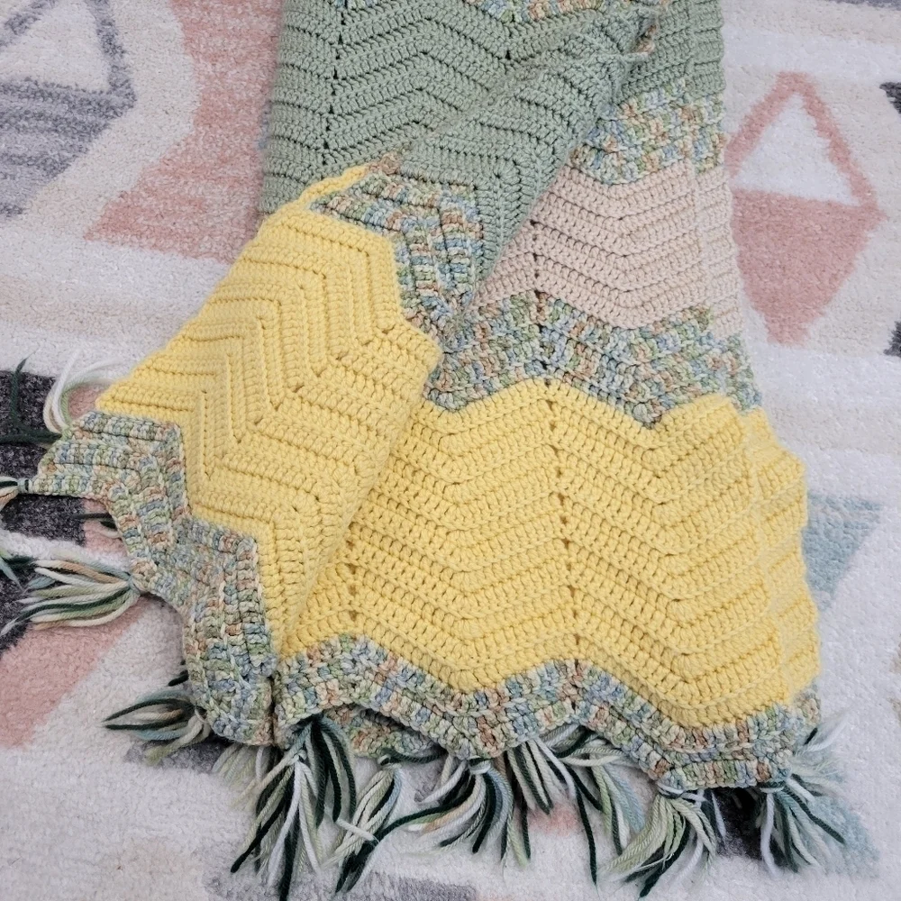 HANDKNIT Chevron stripe Crochet Lap Blanket 48 x 62